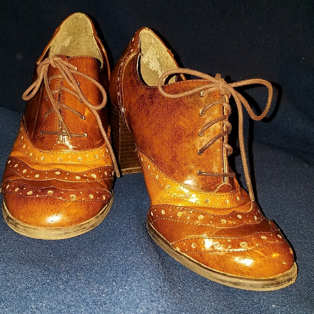 Vintage Apostrophe two tone lace up brown heels